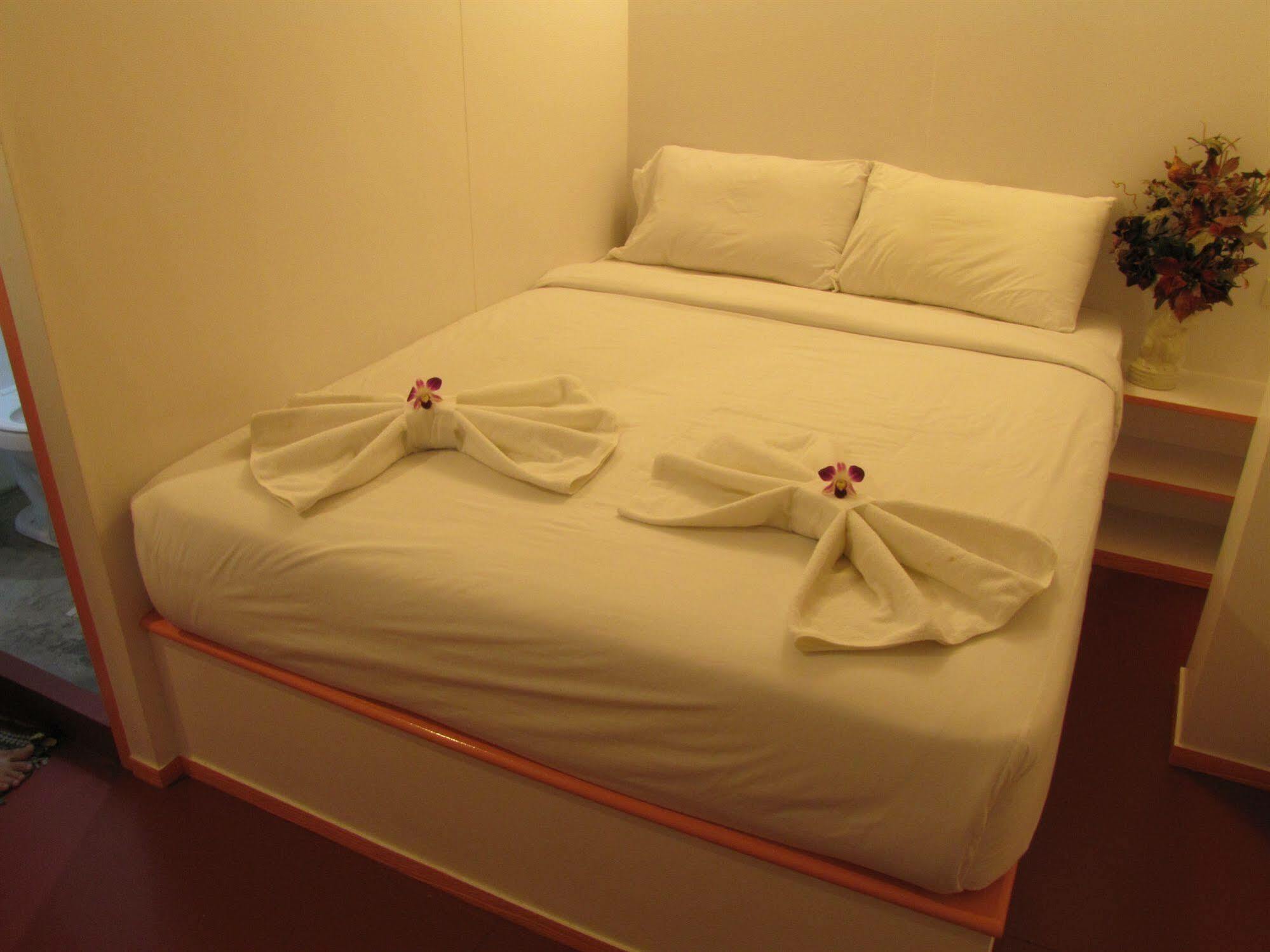 Mod Guesthouse Hua Hin Bagian luar foto
